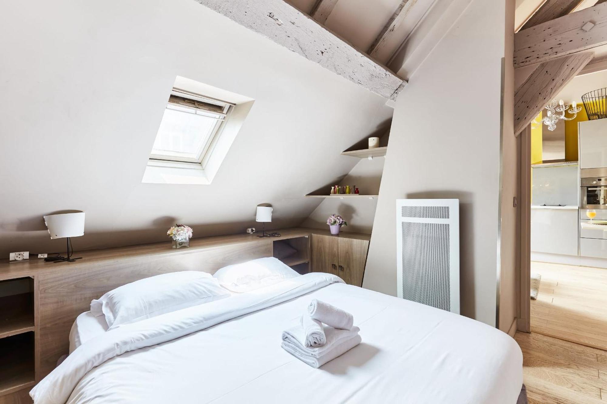 Place Des Vosges - 1Br With Balcony - Cityapartmentstay باريس المظهر الخارجي الصورة